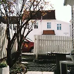 Dinbnb Homes L Charming 2-bedroom By The Sea Cozy * ברגן