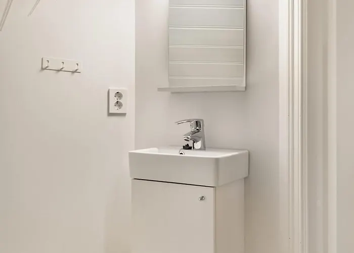 Vakantiehuis Dinbnb Homes L Charming 2-bedroom By The Sea Cozy