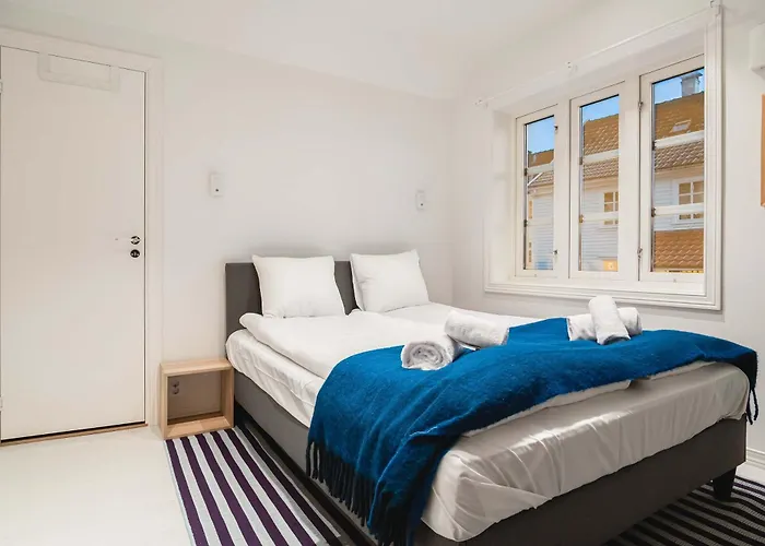 Vakantiehuis Dinbnb Homes L Charming 2-bedroom By The Sea Cozy Bergen