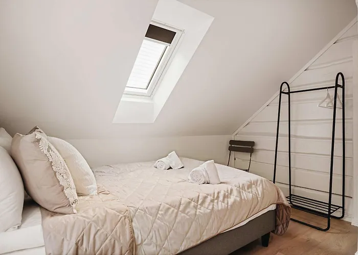 Vakantiehuis Dinbnb Homes L Charming 2-bedroom By The Sea Cozy Bergen