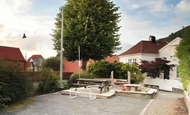 Vakantiehuis Dinbnb Homes L Charming 2-bedroom By The Sea Cozy Bergen